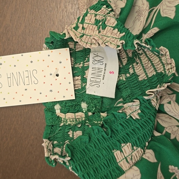 SIENNA SKY Women's S Green Floral Blouse New - Picture 2 of 7